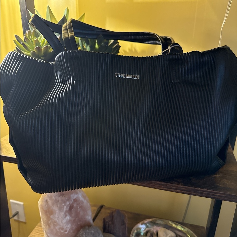 Steve Madden Black Tote Bag with Ribbed Texture -New - Picture 6 of 7